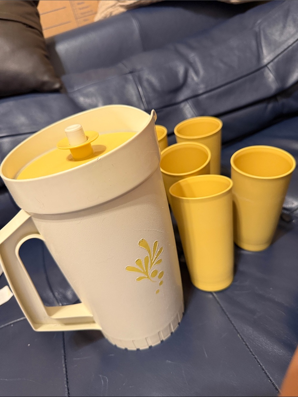 Tupperware Vintage Pitcher with 6 Tumblers Cups